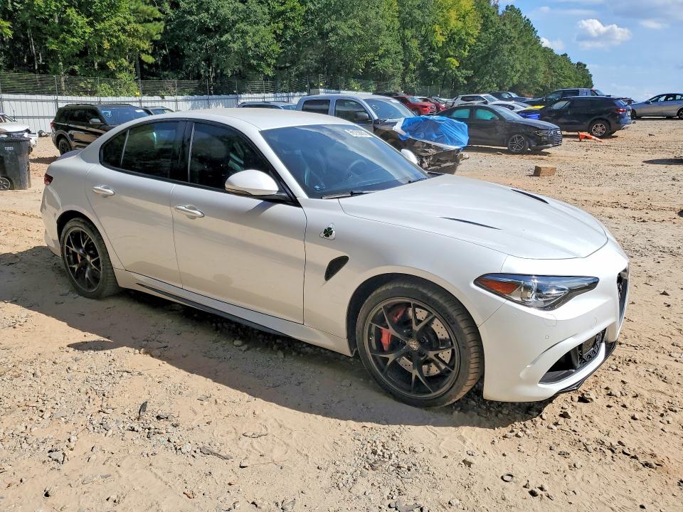 2018 Alfa romeo Giulia VIN ZARFAEAV1J7578704 COPART salvage auction — FRONT END, GA - CERT OF TITLE-SALVAGE, sold $22,500 on 2026-09-29 (photo 4)