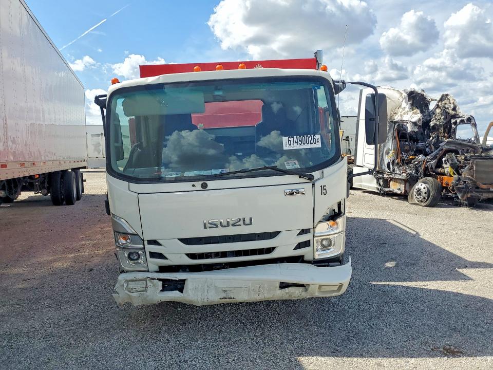 2023 Isuzu Npr VIN JALE5W167P7305265 COPART salvage auction — FRONT END, TX - SALVAGE VEHICLE TITLE, sold $11,800 on 2026-10-15 (photo 5)