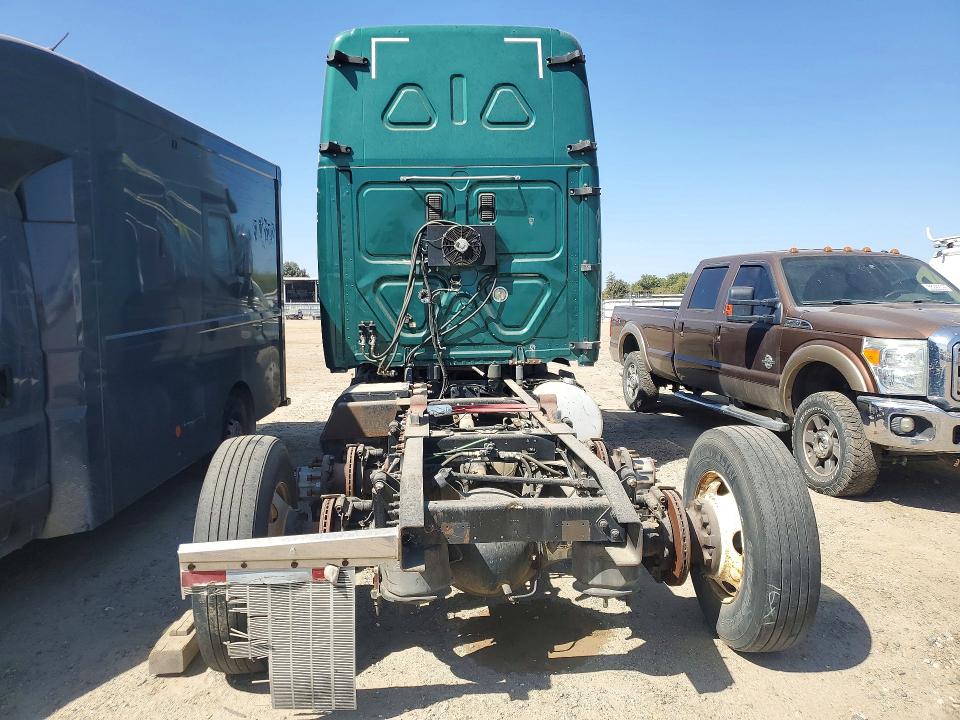 2015 Freightliner Cascadia VIN 3AKJGLDV1FSGL2245 COPART salvage auction — STRIPPED, TX - DIS/DLR/EXP ONLY CLEAN TITLE (P), sold $400 on 2026-09-25 (photo 6)