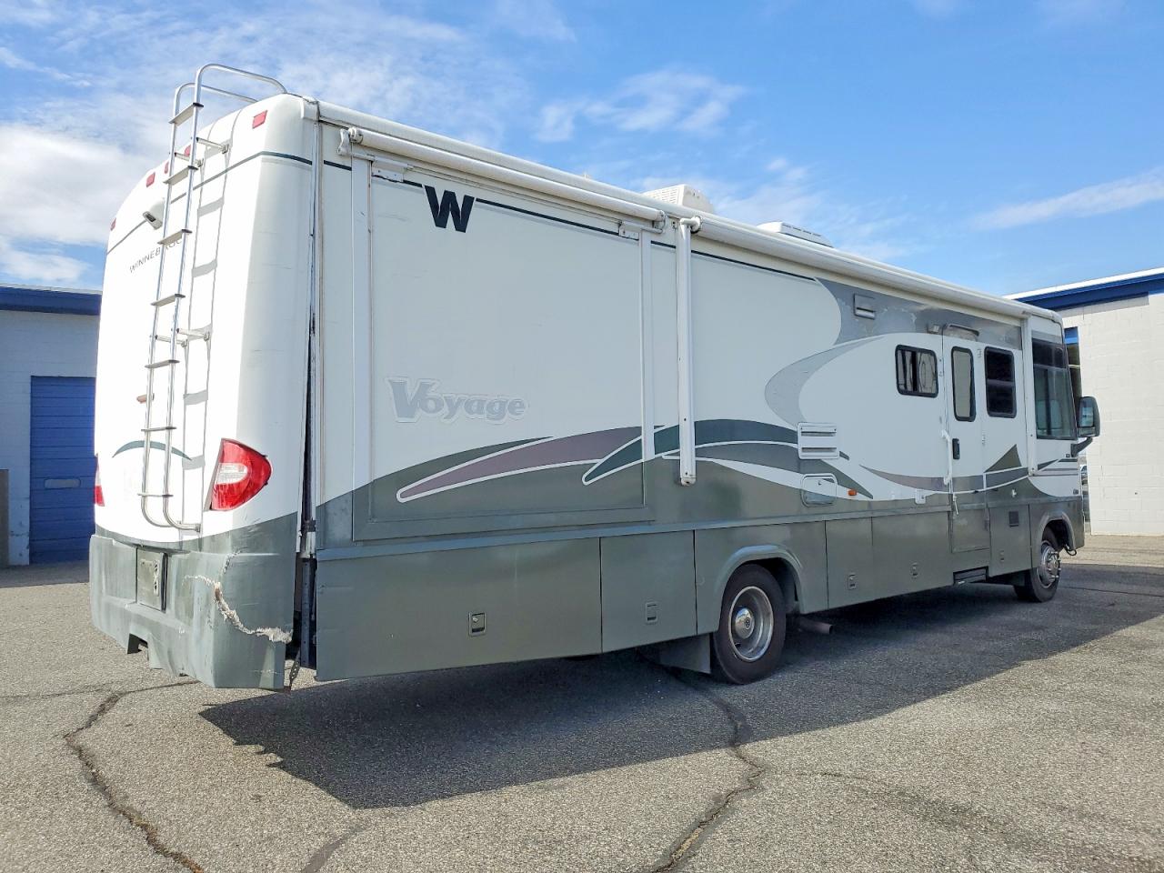 2004 VIN 5B4MP67GX43396662 COPART salvage auction — Rear End, Bs - Salvage Title, sold $2,700 on 2026-09-24 (photo 4)