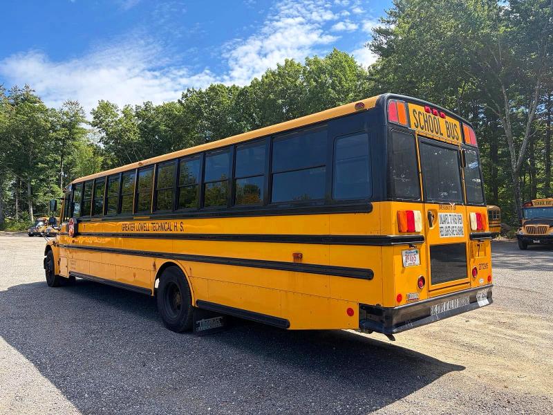 2015 Freightliner Chassis VIN 4UZABRDU0FCFW9520 COPART salvage auction — NORMAL WEAR, MA - CERTIFICATE OF TITLE (P), sold $825 on 2026-10-02 (photo 3)