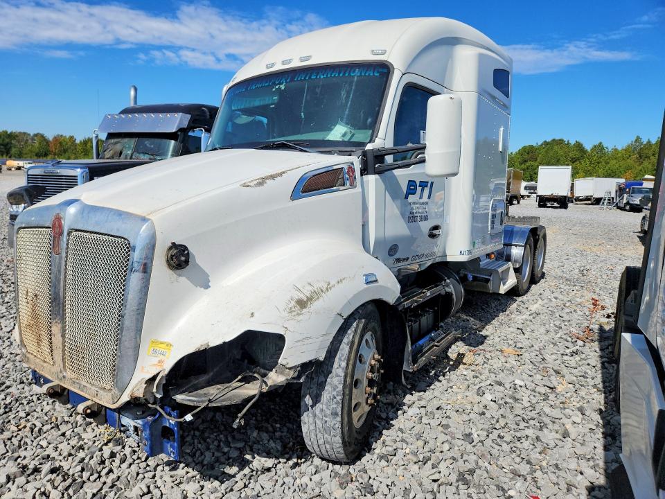 2017 Kenworth Construction VIN 1XKYD49XXHJ170147 — COPART salvage auction photo
