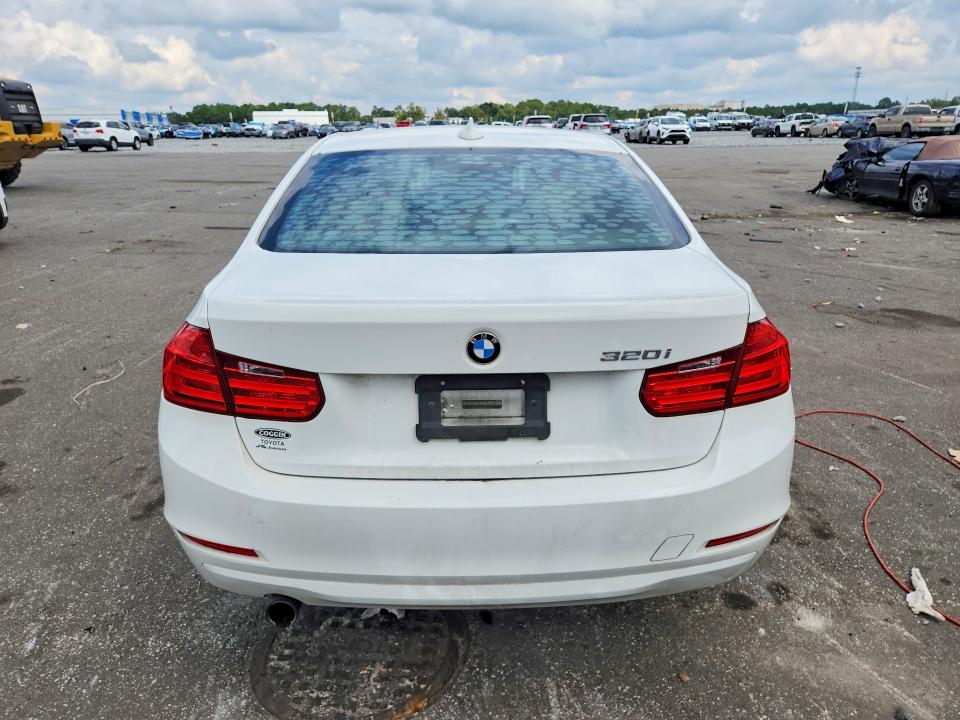 2015 BMW 3er VIN WBA3B1G55FNT64745 COPART salvage auction — MINOR DENT/SCRATCHES, Fl - Certificate Of Title, sold $0 on 2026-10-02 (photo 6)