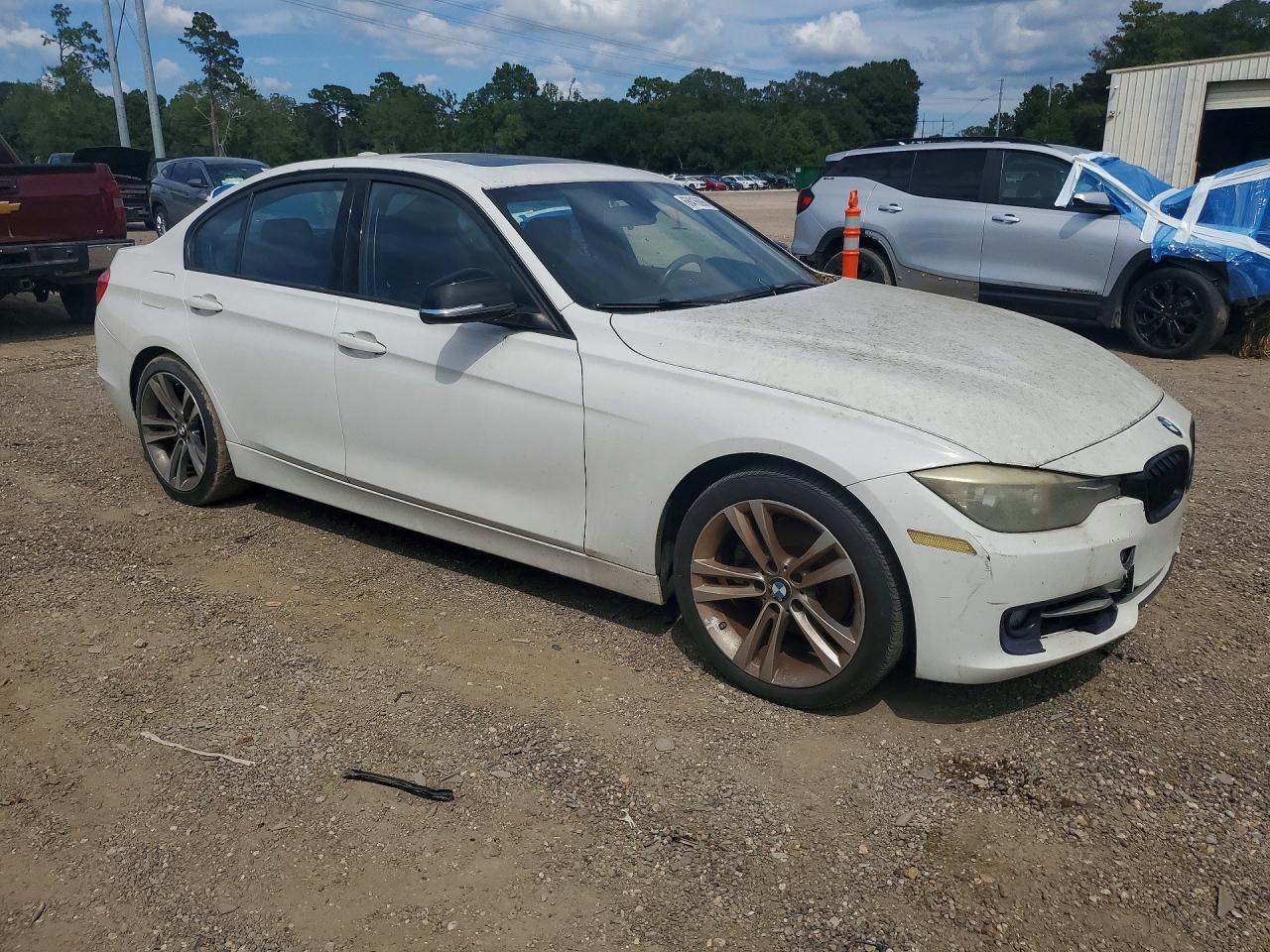 2012 BMW 3er VIN WBA3A5C5XCF342049 COPART salvage auction — Mechanical, Ct - Clean Title, sold $1,100 on 2026-09-22 (photo 4)