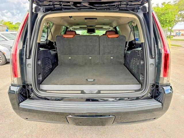 2020 Cadillac Escalade VIN 1GYS3JKJ0LR149661 COPART salvage auction — MINOR DENT/SCRATCHES, FL - CERT OF TITLE SLVG REBUILDABLE (P), sold $12,200 on 2026-10-03 (photo 6)