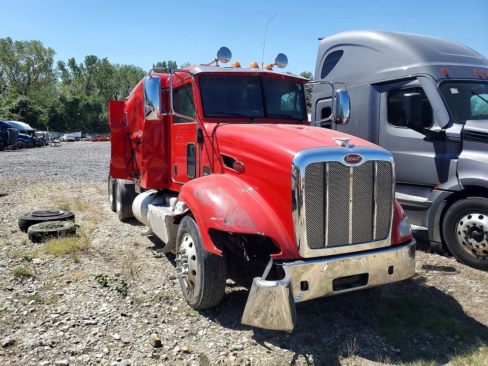 2016 Peterbilt 384 VIN 1XPVDP9X9GD148961 COPART salvage auction — REAR END, MO - DEALER ONLY CLEAN TITLE (P), sold $70 on 2026-10-06 (photo 4)
