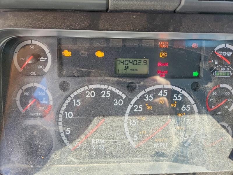 2016 Freightliner Cascadia 113 VIN 1FUJGBDV7GLBW4500 COPART salvage auction — MINOR DENT/SCRATCHES, IN - CERTIFICATE OF TITLE, sold $5,700 on 2026-09-29 (photo 9)