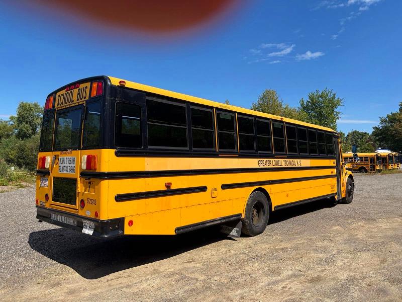 2015 Freightliner Chassis VIN 4UZABRDU0FCFW9520 COPART salvage auction — NORMAL WEAR, MA - CERTIFICATE OF TITLE (P), sold $825 on 2026-10-02 (photo 4)