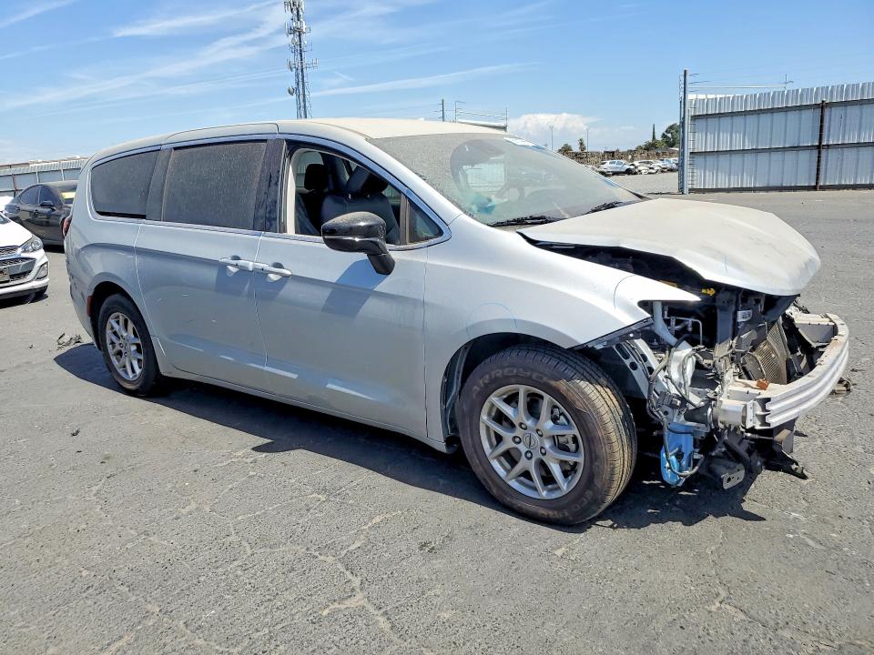 2024 Chrysler Pacifica VIN 2C4RC1BG3RR132977 COPART salvage auction — FRONT END, CA - SALVAGE CERTIFICATE, sold $8,100 on 2026-10-12 (photo 4)