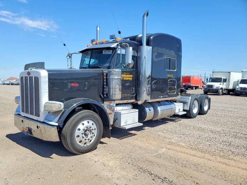 2013 Peterbilt 388 VIN 1XPWD49X5DD172303 — COPART salvage auction photo