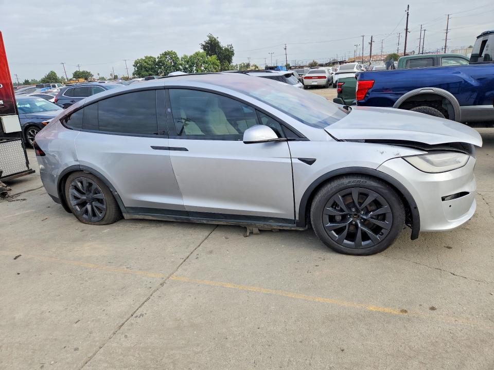 2025 Tesla Model X VIN 7SAXCDE56SF463608 COPART salvage auction — FRONT END, Or - Dis/Dlr/Exp Only Salvage Title, sold $30,500 on 2026-09-17 (photo 4)