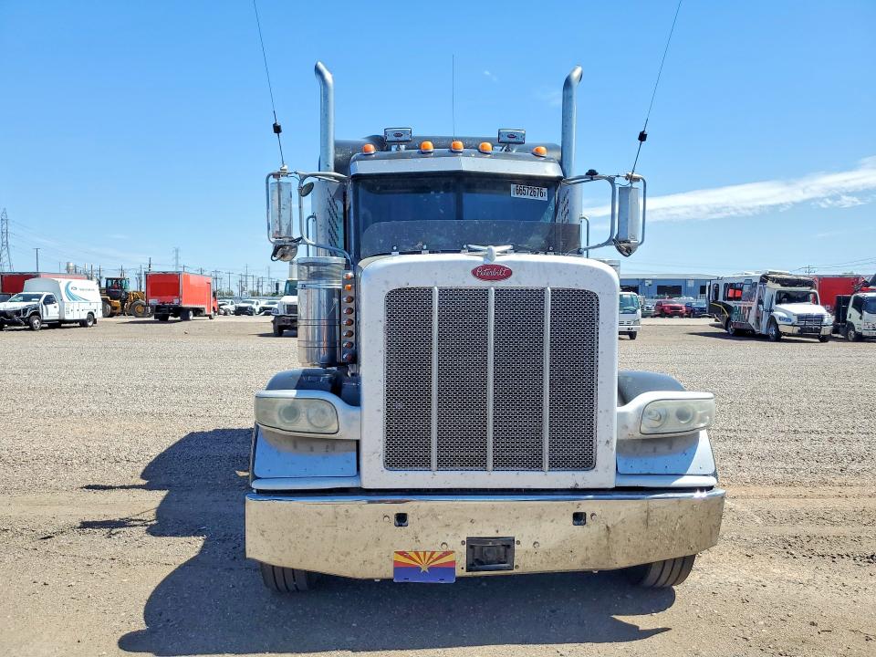 2013 Peterbilt 388 VIN 1XPWD49X5DD172303 COPART salvage auction — NORMAL WEAR, AZ - CERTIFICATE OF TITLE, sold $22,500 on 2026-09-25 (photo 5)