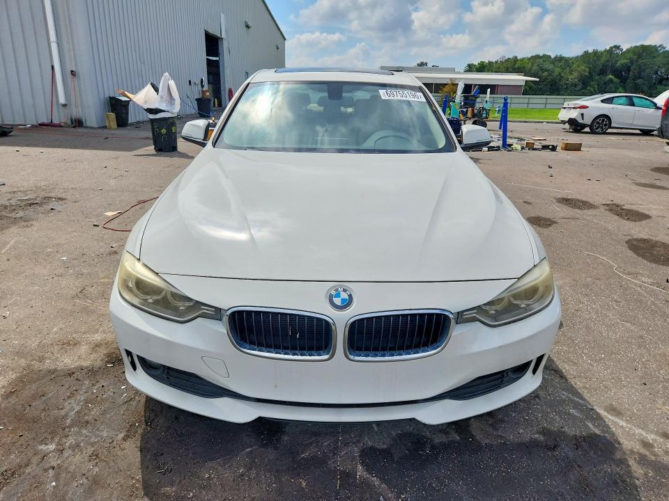2015 BMW 3er VIN WBA3B1G55FNT64745 COPART salvage auction — MINOR DENT/SCRATCHES, Fl - Certificate Of Title, sold $0 on 2026-10-02 (photo 5)
