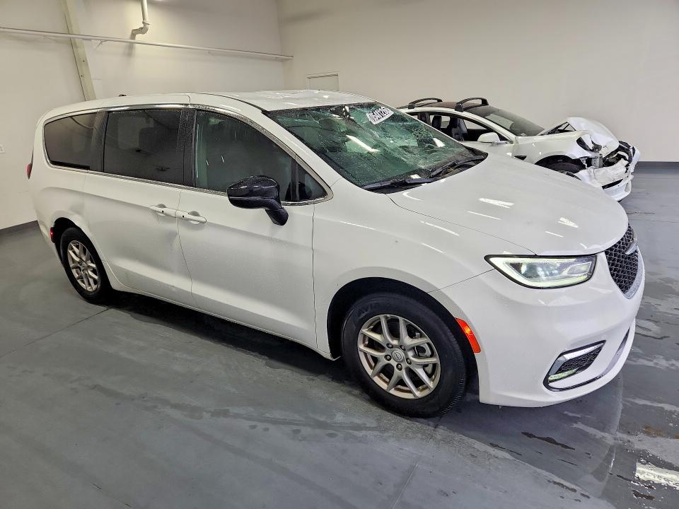 2026 Chrysler Pacifica VIN 2C4RC1BG5TR174882 COPART salvage auction — ROOF, Mi - Certificate Of Title, sold $14,700 on 2026-10-07 (photo 4)