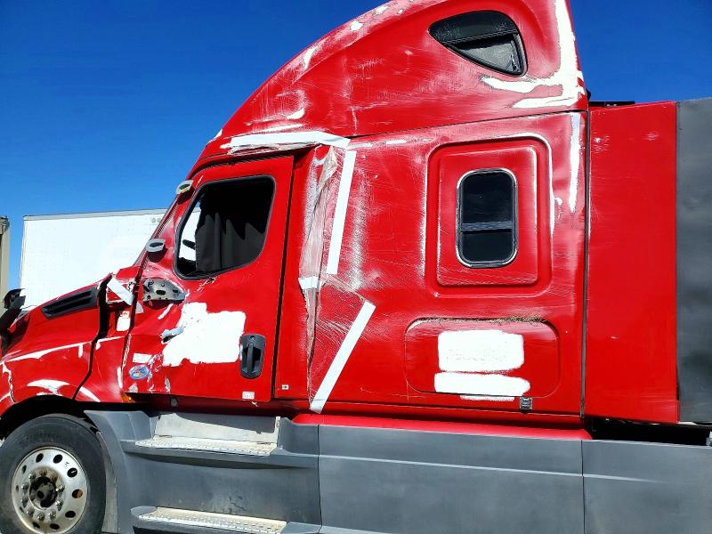 2023 Freightliner Cascadia 126 VIN 3AKJHHDR8PSUC6749 COPART salvage auction — ROLLOVER, CO - PUBLIC - SALVAGE TITLE, sold $13,700 on 2026-09-17 (photo 9)