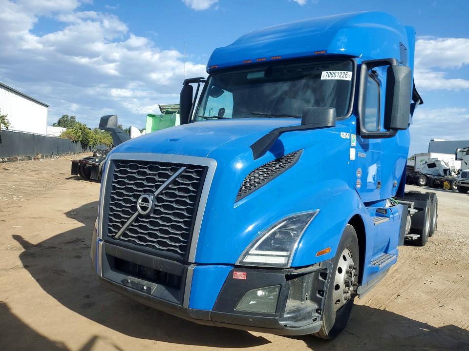 2022 Volvo Vnl VIN 4V4NC9EH0NN312785 — COPART salvage auction photo