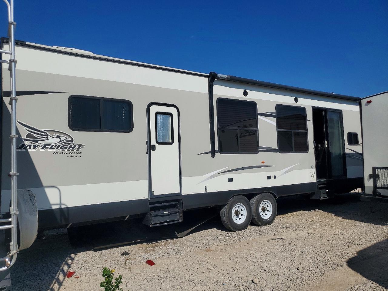 2017 VIN 1UJBJ0BV2H11K0077 COPART salvage auction — Hail, St - Salvage Title, sold $9,500 on 2026-09-24 (photo 4)