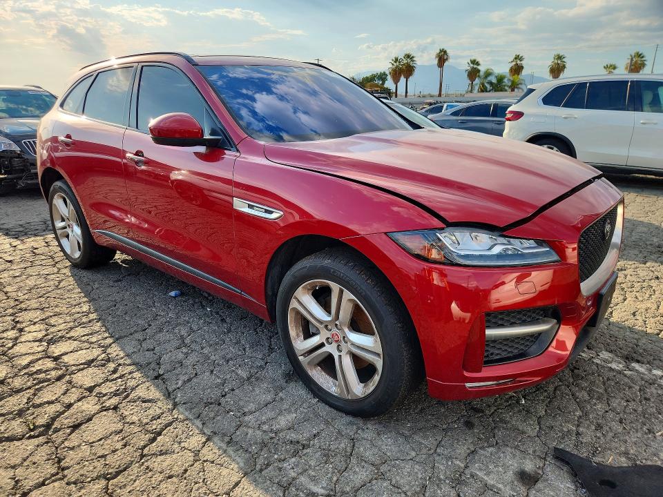 2017 Jaguar F-pace VIN SADCL2BV1HA883268 COPART salvage auction — MINOR DENT/SCRATCHES, Ca - Dis/Dlr/Exp Only Clean Title, sold $3,750 on 2026-09-29 (photo 4)