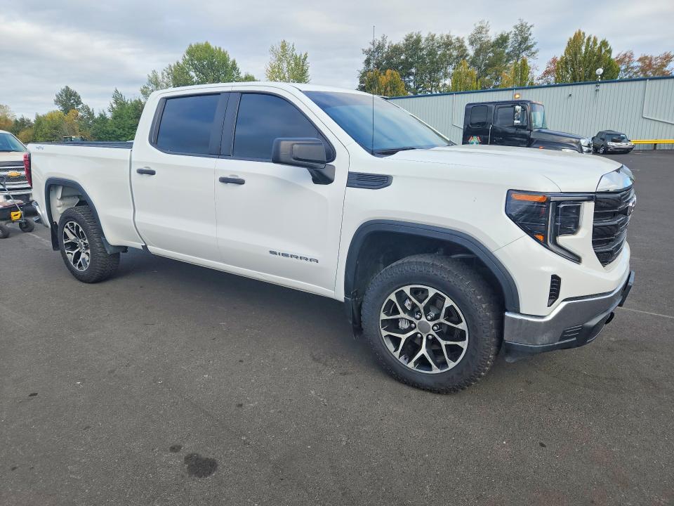 2023 Gmc SIERRA VIN 3GTPUAEK0PG102777 COPART salvage auction — MINOR DENT/SCRATCHES, OR - SALVAGE TITLE CERTIFICATE, sold $7,200 on 2026-10-05 (photo 4)