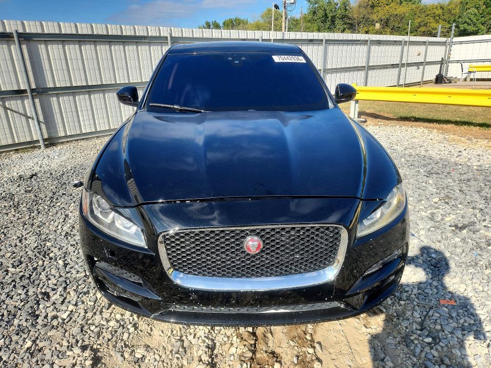 2019 Jaguar F-pace VIN SADCK2GX6KA395177 COPART salvage auction — MINOR DENT/SCRATCHES, TN - CERT OF TITLE-REBUILT VEHICLE, sold $2,200 on 2026-10-09 (photo 5)