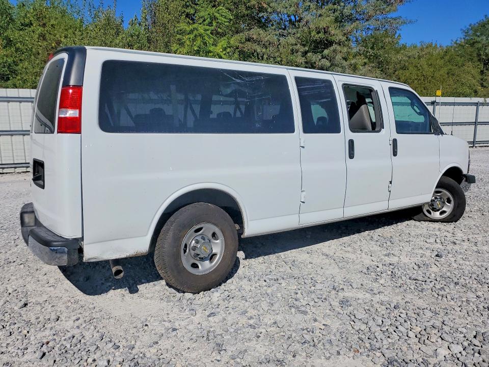 2025 Chevrolet Express 3500 VIN 1GAZGPF79S1104895 COPART salvage auction — FRONT END, LA - CERTIFICATE OF TITLE, sold $5,500 on 2026-09-08 (photo 3)