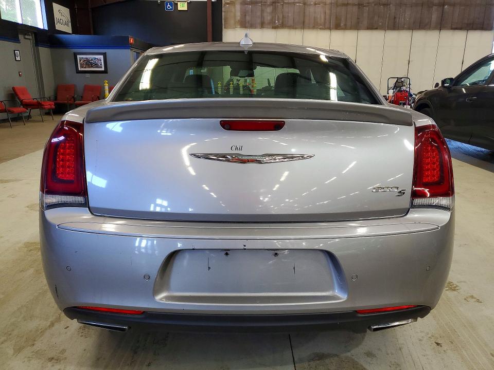 2018 Chrysler 300 VIN 2C3CCABG1JH266794 COPART salvage auction — MINOR DENT/SCRATCHES, Mi - Certificate Of Title (P), sold $0 on 2026-09-24 (photo 6)