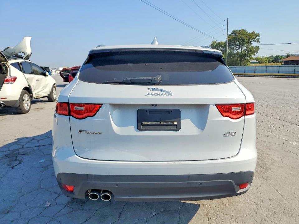 2017 Jaguar F-pace VIN SADCK2BN5HA891084 COPART salvage auction — MINOR DENT/SCRATCHES, TN - CERTIFICATE OF TITLE, sold $1,950 on 2026-09-28 (photo 6)
