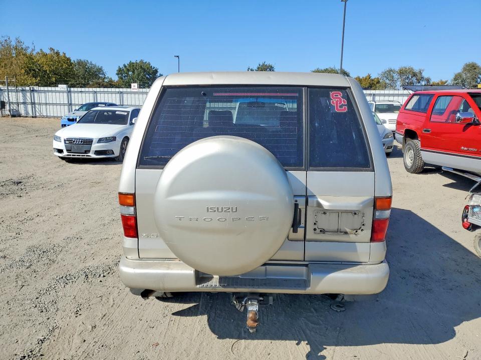 1999 Isuzu Trooper VIN JACDJ58XXX7919050 COPART salvage auction — SIDE, CA - DIS/DLR/EXP ONLY CLEAN TITLE, sold $300 on 2026-10-02 (photo 6)