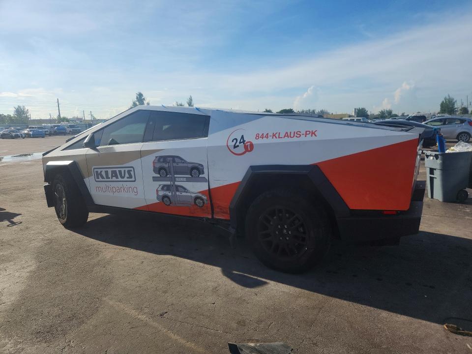 2025 Tesla Cybertruck VIN 7G2CEHED6SA069539 COPART salvage auction — SIDE, FL - CERT OF TITLE SLVG REBUILDABLE, sold $34,000 on 2026-09-28 (photo 2)