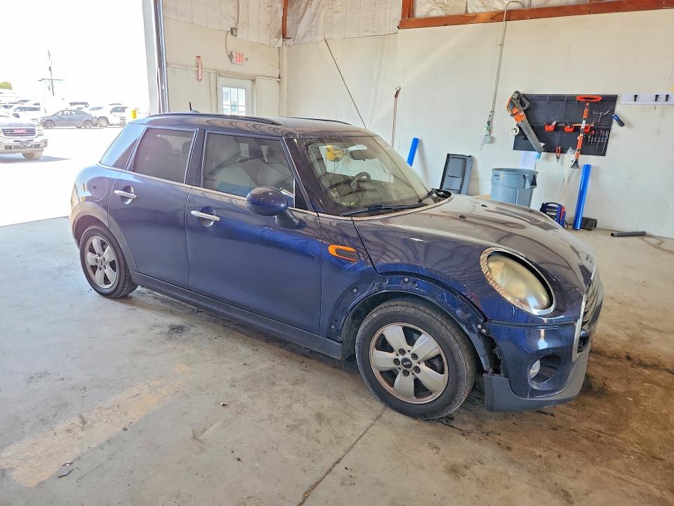 2017 Mini Cooper VIN WMWXU1C52H2D58040 COPART salvage auction — MINOR DENT/SCRATCHES, KY - CERTIFICATE OF TITLE (P), sold $3,100 on 2026-10-08 (photo 4)