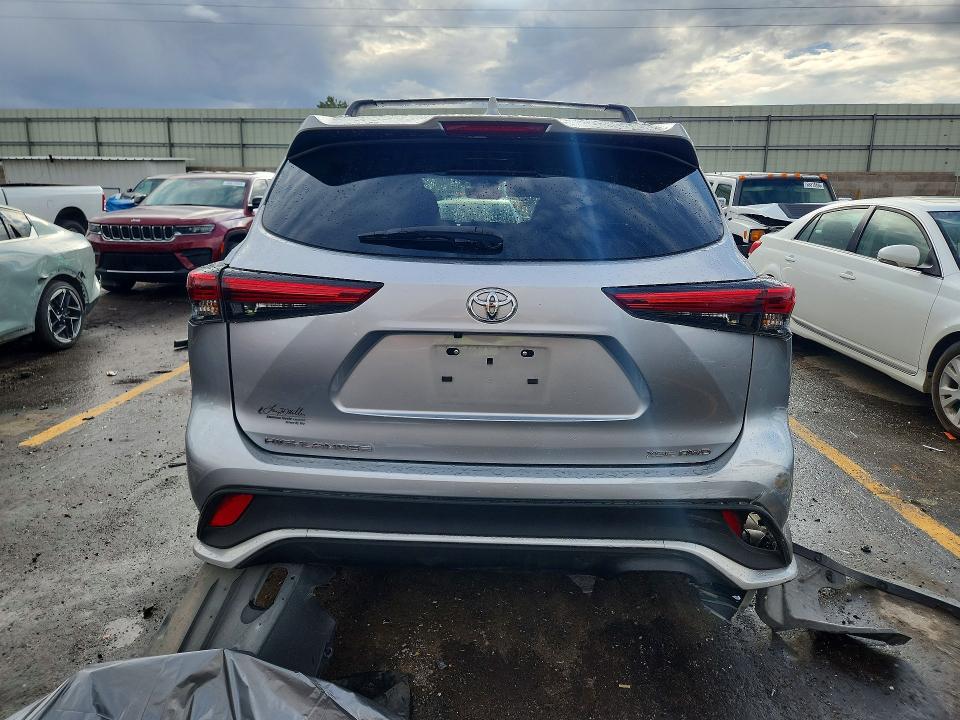 2023 Toyota Highlander VIN 5TDKDRBH4PS511268 COPART salvage auction — SIDE, NM, sold $16,100 on 2026-10-12 (photo 6)