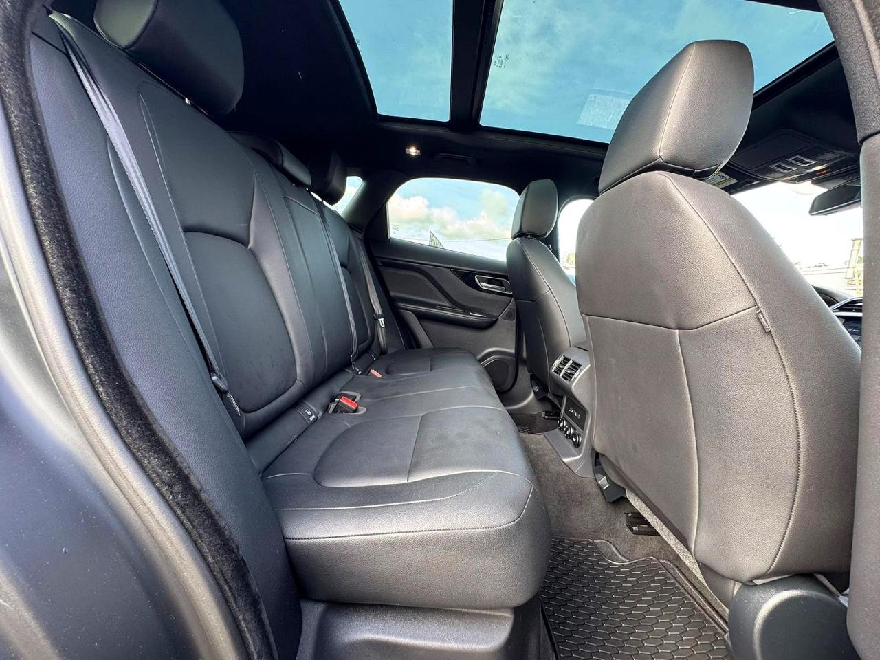 2017 Jaguar F-Pace VIN SADCJ2BV1HA884653 COPART salvage auction — Normal Wear, Ct - Clean Title, sold $7,000 on 2026-09-16 (photo 6)