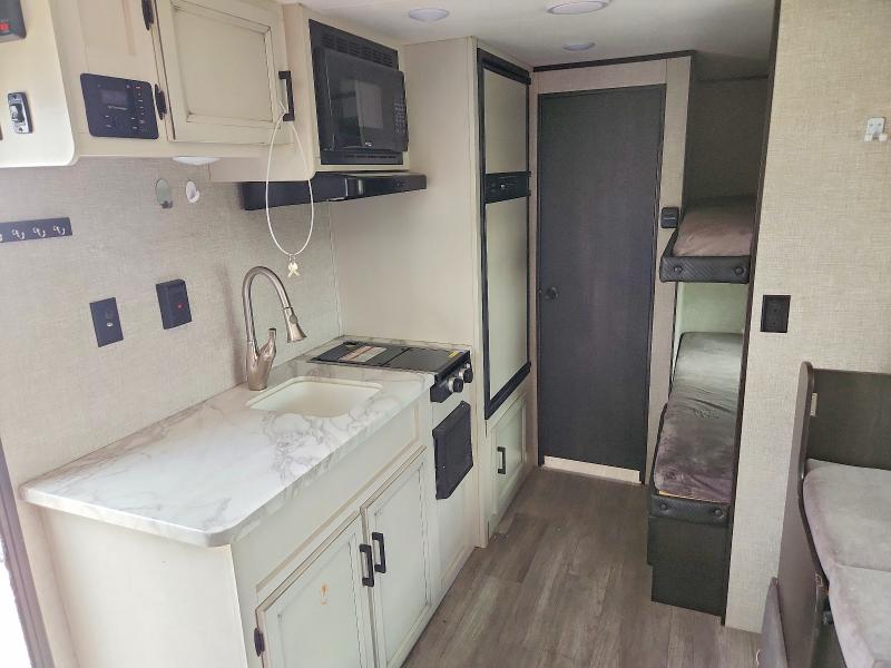 2022 Jayco Jay flight VIN 1UJBJ0AJ3N77B0386 COPART salvage auction — NORMAL WEAR, AB - BOS - ACTIVE, sold $8,200 on 2026-10-22 (photo 6)