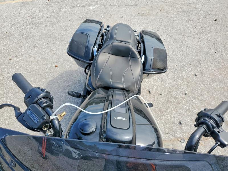 2022 Harley-davidson Street glide VIN 1HD1ABL23NB609152 COPART salvage auction — SIDE, Salvage Title, sold $8,200 on 2026-09-11 (photo 5)