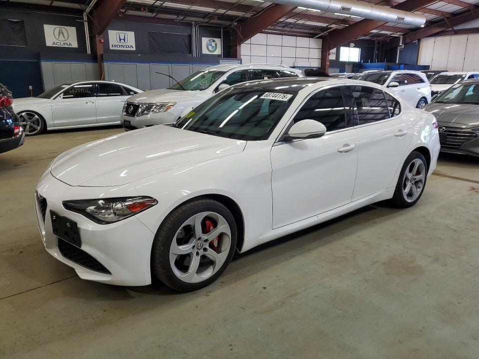 2018 Alfa romeo Giulia VIN ZARFAEDN6J7597664 COPART salvage auction — MINOR DENT/SCRATCHES, Ma - Certificate Of Title (P), sold $7,900 on 2026-09-18 (photo 1)