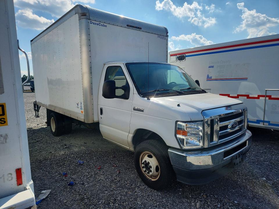 2021 Ford Econoline e350 VIN 1FDWE3FN2MDC35171 COPART salvage auction — MINOR DENT/SCRATCHES, NC - DEALER ONLY CLEAN TITLE, sold $13,900 on 2026-09-10 (photo 4)