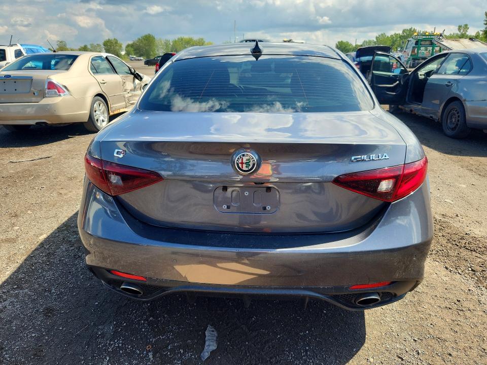 2017 Alfa romeo Giulia VIN ZARFAEEN9H7534065 COPART salvage auction — SIDE, QC - GRAVEMENT ACCIDENTE, sold $7,400 on 2026-09-29 (photo 6)
