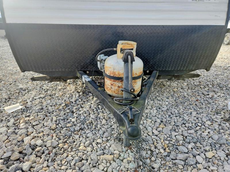 2015 Gulf stream Ameri-lite VIN 1NL1GTF24F1117460 COPART salvage auction — NORMAL WEAR, MI - DEALER ONLY CLEAN TITLE, sold $475 on 2026-10-06 (photo 8)