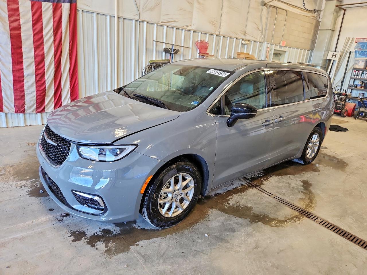 2025 Chrysler Pacifica VIN 2C4RC1BG2SR540957 — COPART salvage auction photo