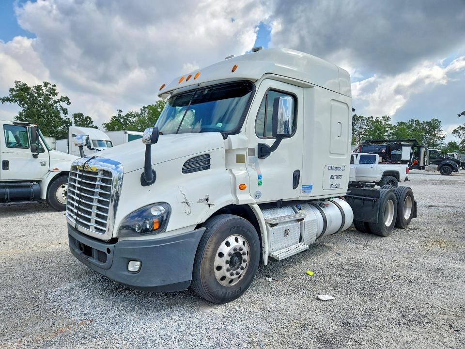 2014 Freightliner Cascadia 113 VIN 1FUJGHDV0ELFX5379 — COPART salvage auction photo