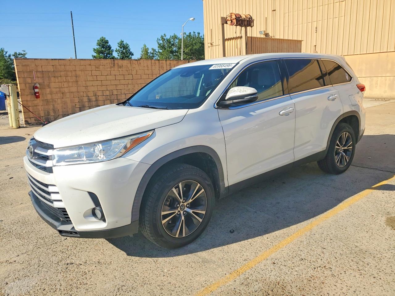 2019 Toyota Highlander — VIN 5TDZZRFH7KS325324