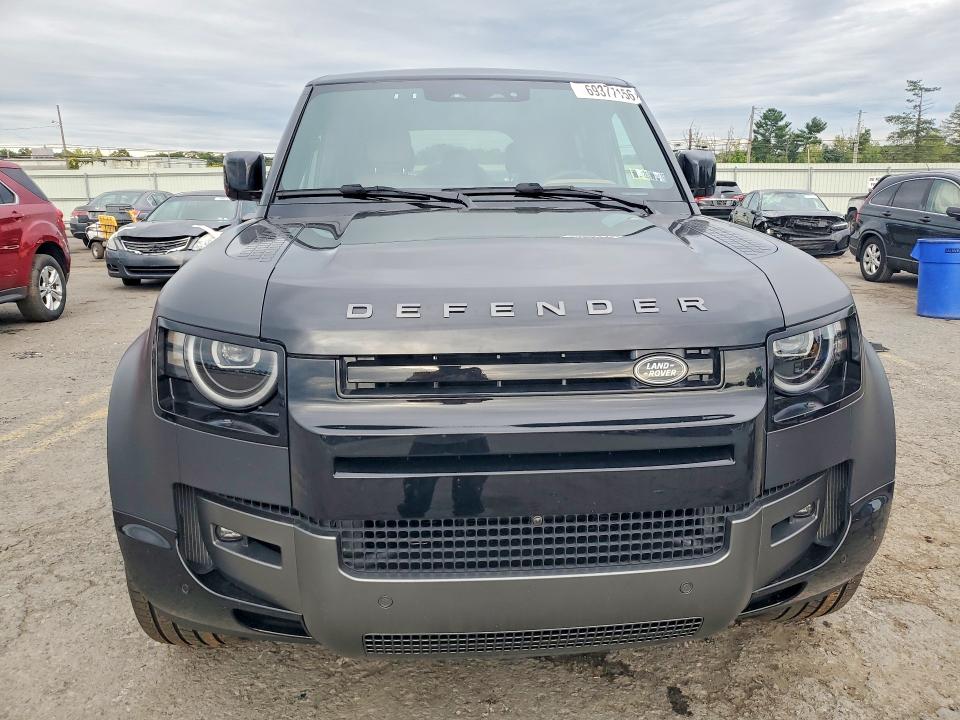 2026 Land rover Defender VIN SALEWEEE8T2487147 COPART salvage auction — SIDE, PA, sold $74,000 on 2026-10-16 (photo 5)