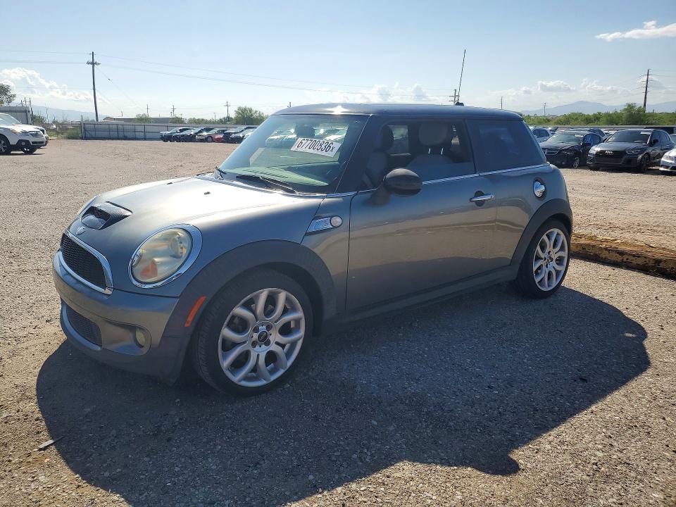 2007 Mini Cooper VIN WMWMF73547TT83785 COPART salvage auction — MINOR DENT/SCRATCHES, Az - Certificate Of Title, sold $175 on 2026-09-11 (photo 1)