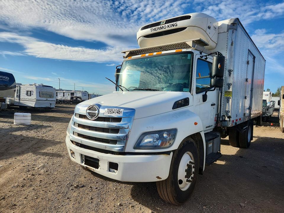 2020 Hino 258/268 VIN 5PVNJ8JM5L5S51199 COPART salvage auction — NORMAL WEAR, IL - CERTIFICATE OF TITLE, sold $13,000 on 2026-10-01 (photo 1)