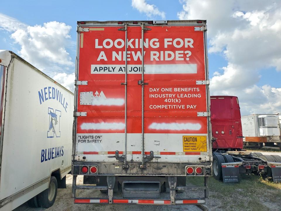 2016 Utility trailer mfg Trailer VIN 1UYVS2488GU427443 COPART salvage auction — SIDE, IL - CERTIFICATE OF TITLE (P), sold $1,600 on 2026-10-06 (photo 6)
