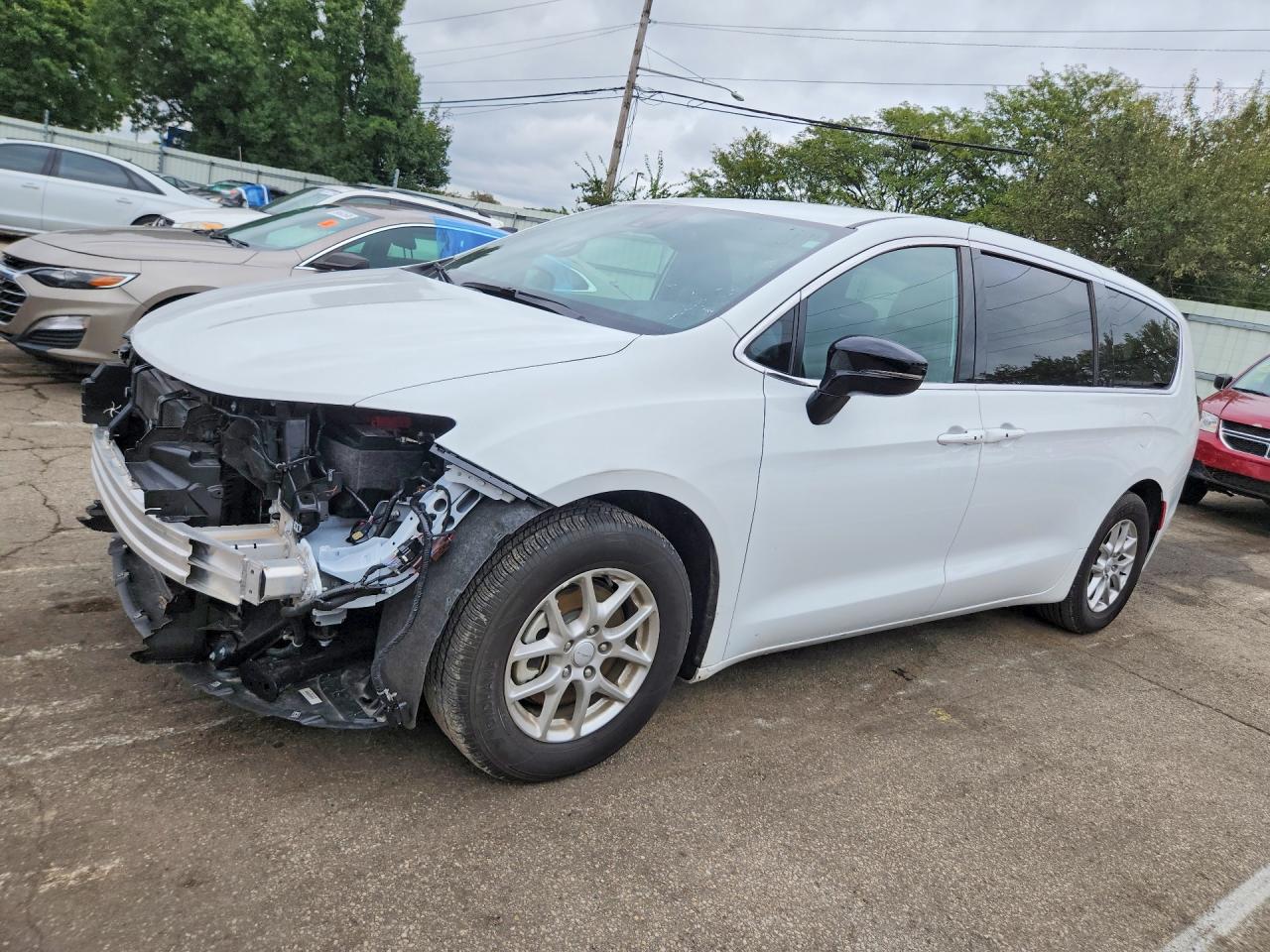 2027 Chrysler Pacifica VIN 2C4RC1BG7VR572484 — COPART salvage auction photo