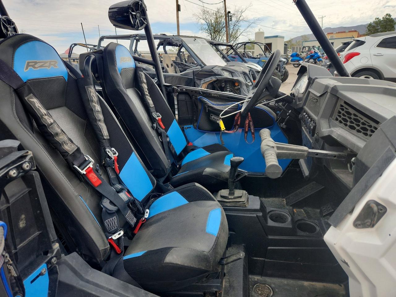2020 Pols Rzr VIN 3NSP4E923LG825534 COPART salvage auction — Side, CA - CERT OF TITLE-SALVAGED, sold $5,500 on 2026-10-02 (photo 5)