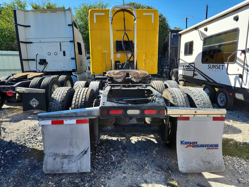 2013 Peterbilt 579 VIN 1XPBDP9XXKD495761 COPART salvage auction — NORMAL WEAR, OH - CERTIFICATE OF TITLE, sold $9,200 on 2026-10-06 (photo 6)