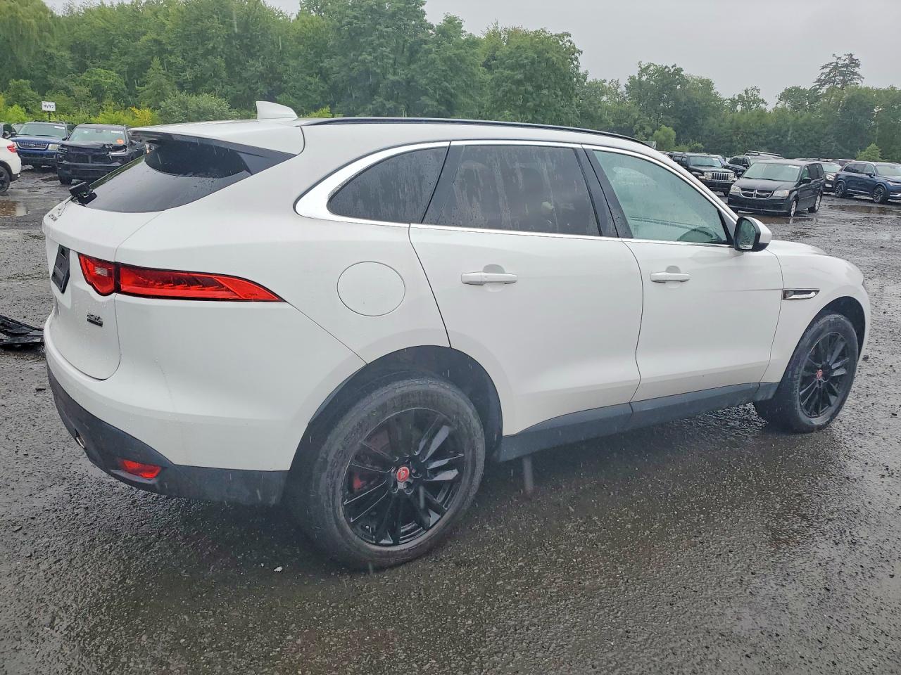 2018 Jaguar F-pace VIN SADCK2FX8JA272903 COPART salvage auction — Minor Dent/Scratches, Ct - Clean Title, sold $6,400 on 2026-09-15 (photo 3)