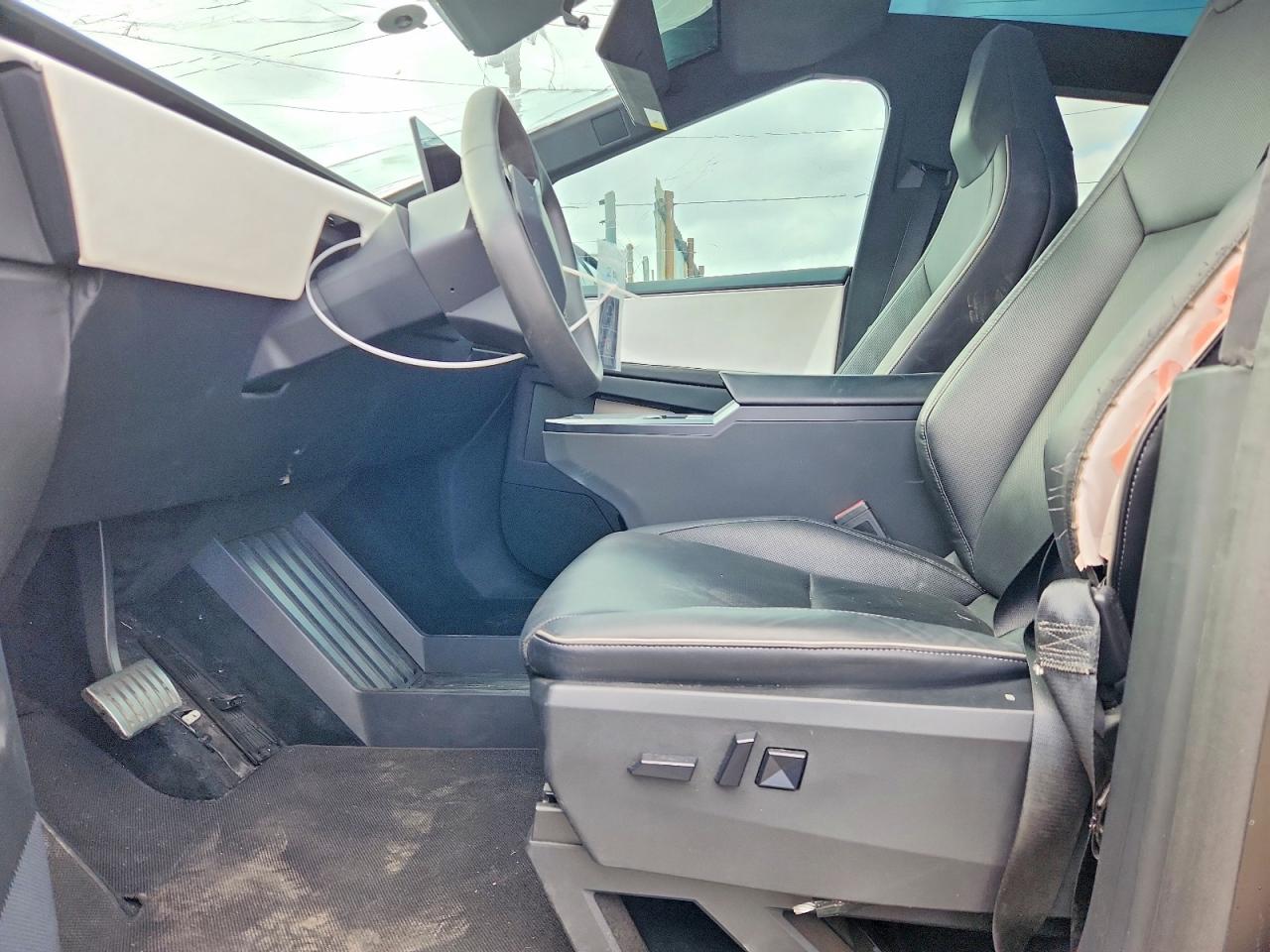 2024 Tesla Cybertruck VIN 7G2CEHED8RA000054 COPART salvage auction — Front End, CA - SALVAGE CERTIFICATE, sold $23,500 on 2026-09-29 (photo 7)